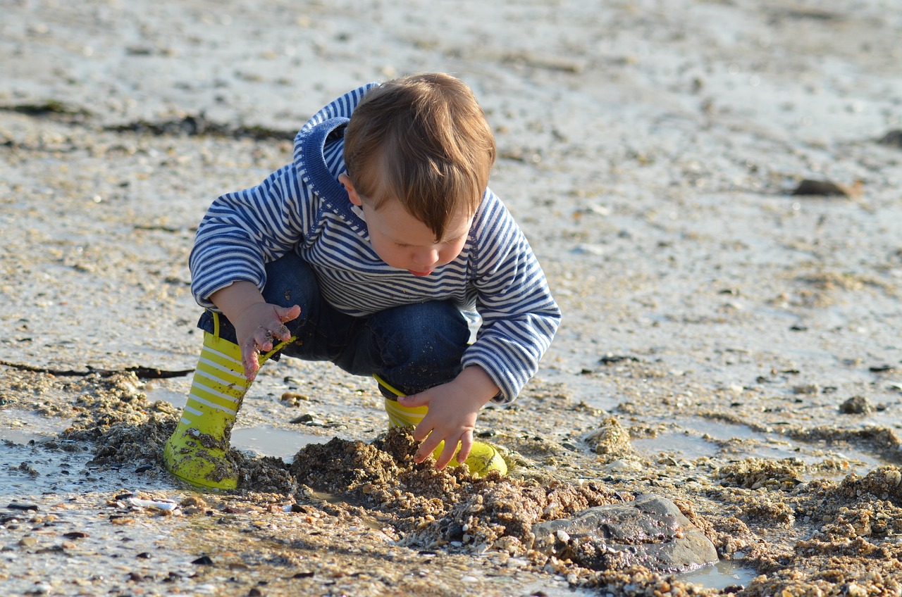 BAMBINO CON LE GALOCHE